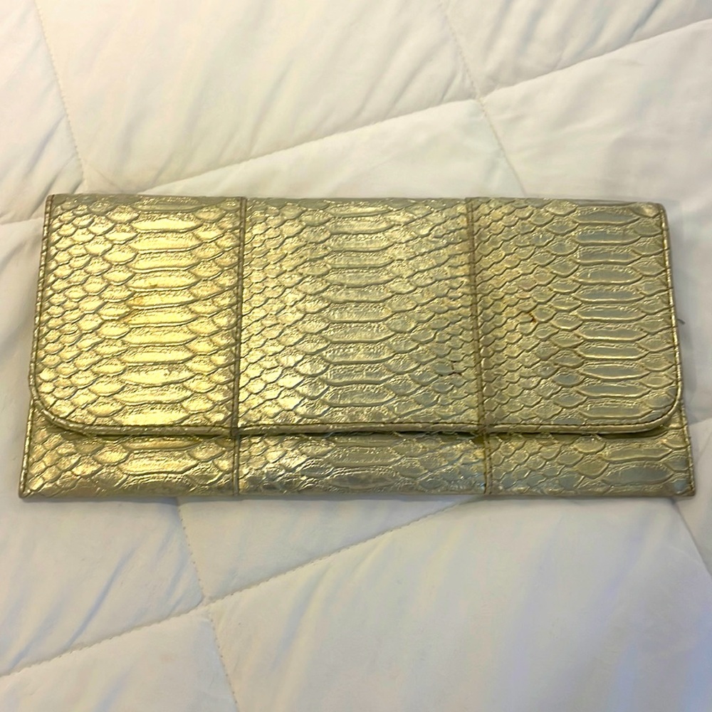 faux snake skin metallic gold clutch!